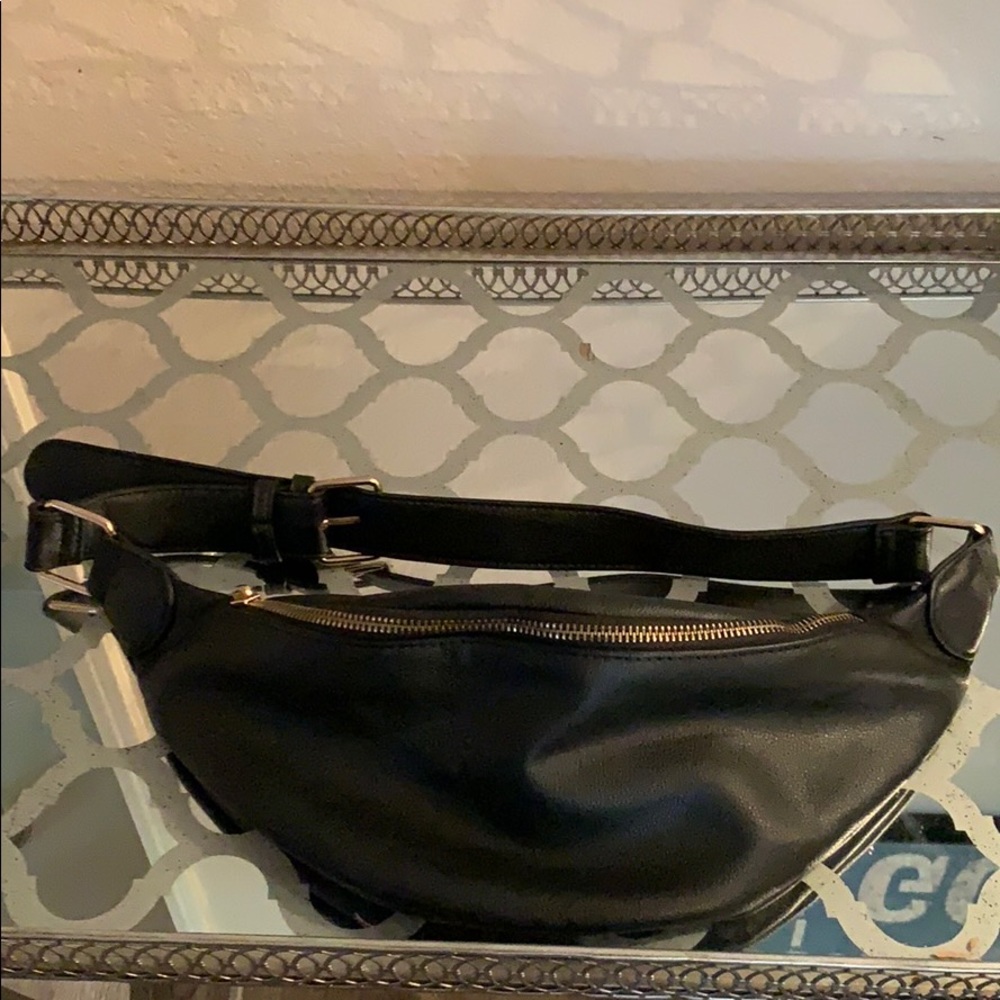 Black fanny pack